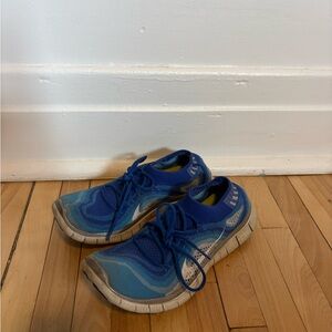 Nike women’s fly knit sneakers